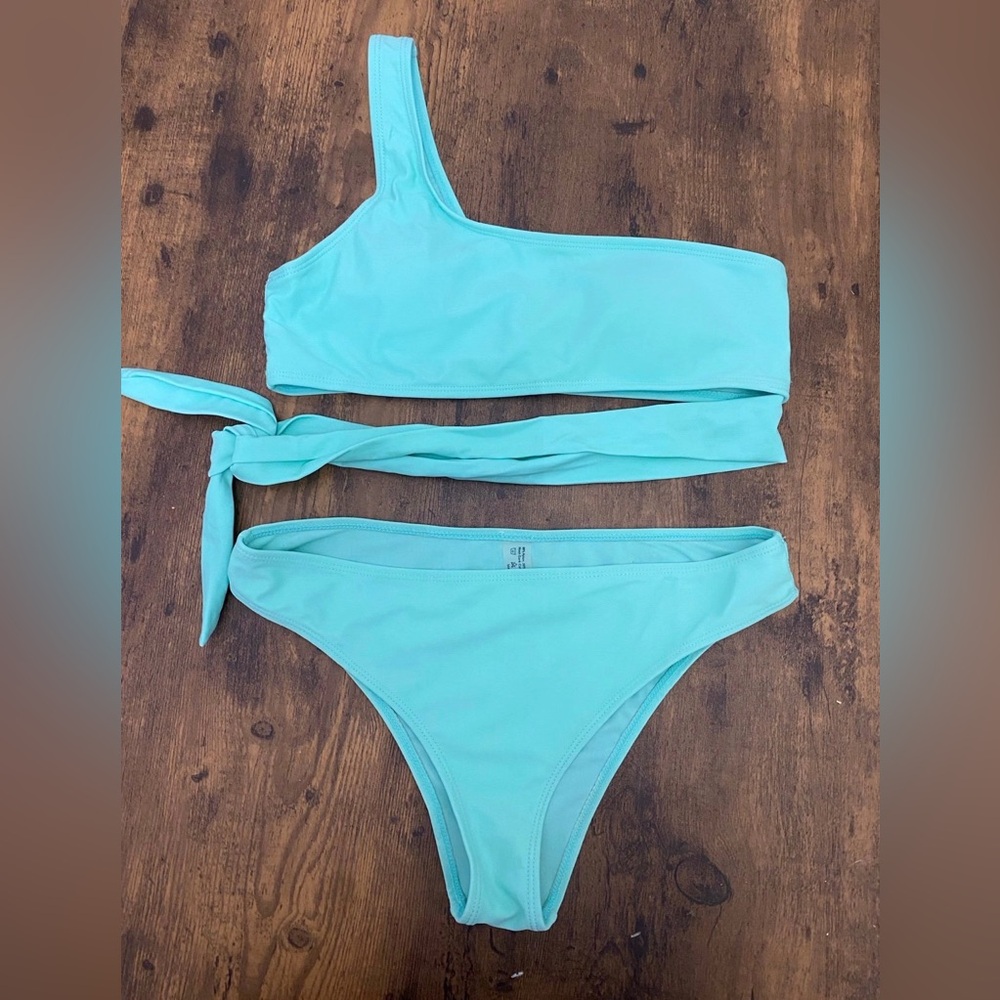Women’s Medium One Shoulder Bikini Swim Suit